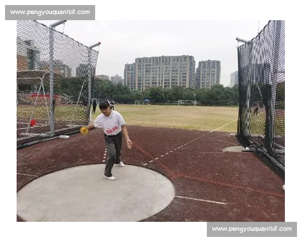 围绕铁饼比赛展开的青春力量追风逐梦精彩竞技励志故事篇章盛放光